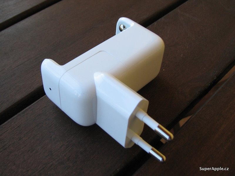 苹果充电电池拆解 实为三洋eneloop